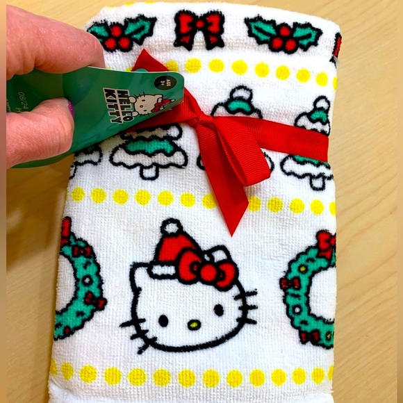 🎄HelloKitty Christmas Hand Towel 4PC Bundle Gingerbread Wreath Holiday 2024 NEW - Picture 8 of 10